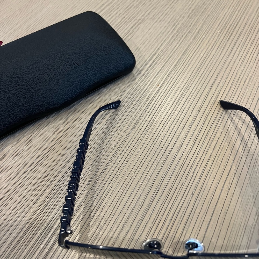 Balenciaga sunglasses - Picture 3 of 5